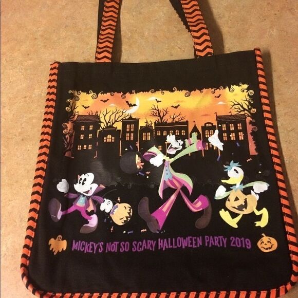 Disney Parks Mickey Halloween bag 2019 - Picture 1 of 2